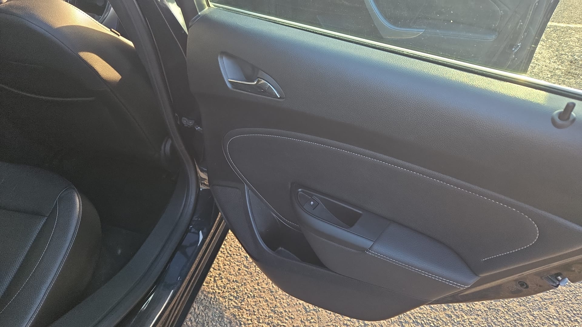 
								Vauxhall Astra 1.6 Elite – 2013 (13 Reg) – Sapphire Black full									