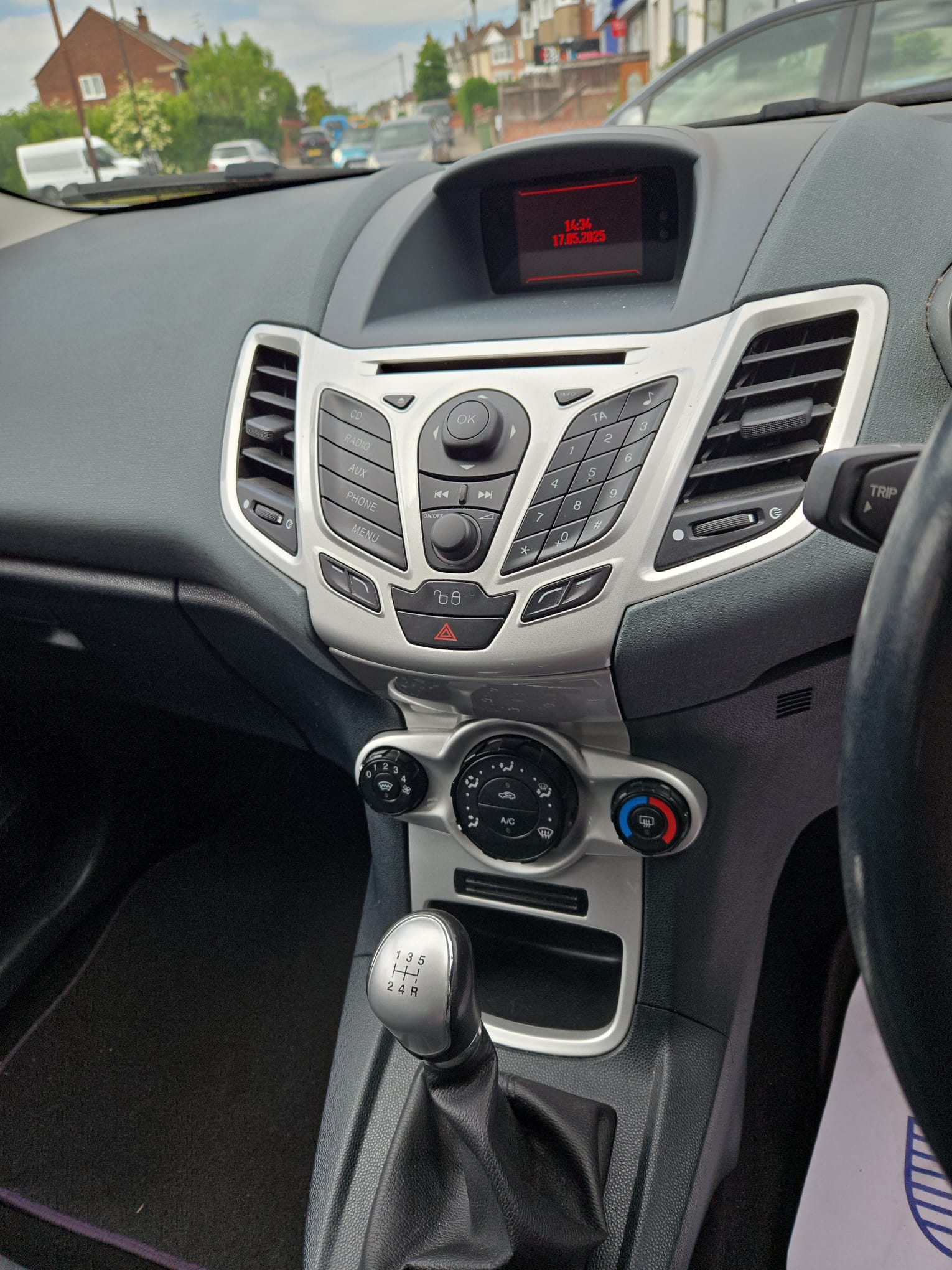
										Ford Fiesta Zetec (2010) full									