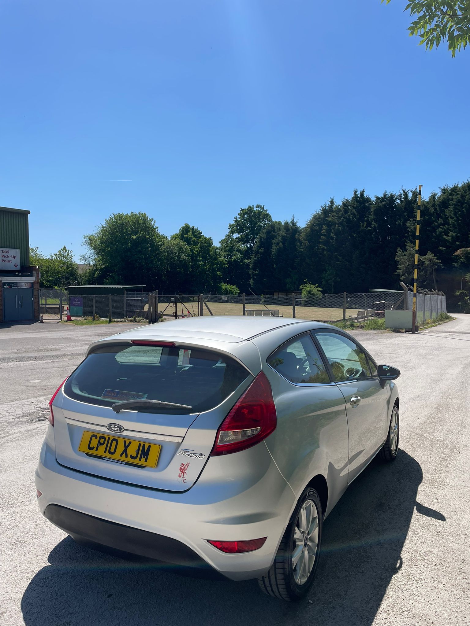 
										Ford Fiesta Zetec (2010) full									
