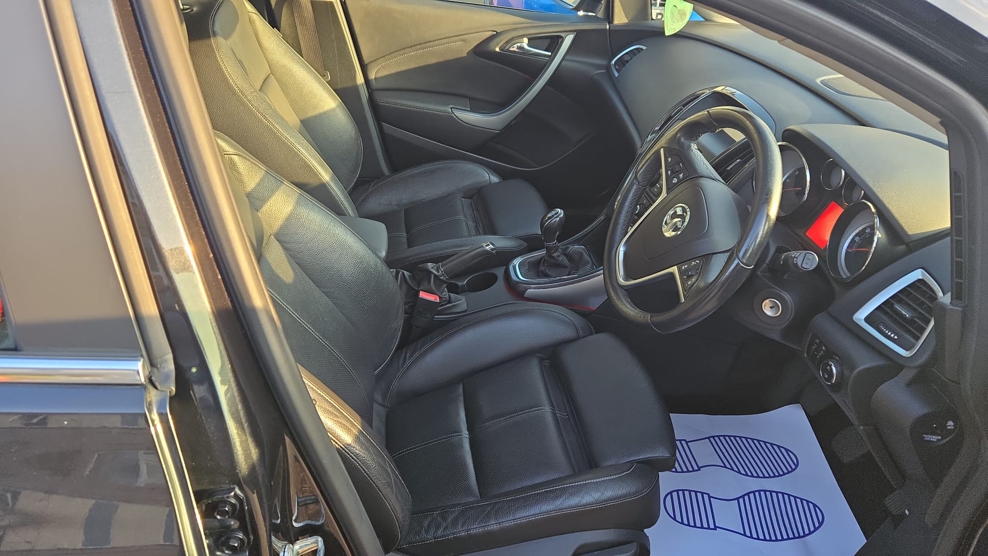 
								Vauxhall Astra 1.6 Elite – 2013 (13 Reg) – Sapphire Black full									